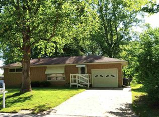 2025 W Hilltop Dr, Quincy, IL 62305