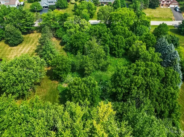 23 Hollowside Dr, Dundee, IL 60118