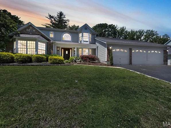 697 Carman Meadows Dr, Ballwin, MO 63021