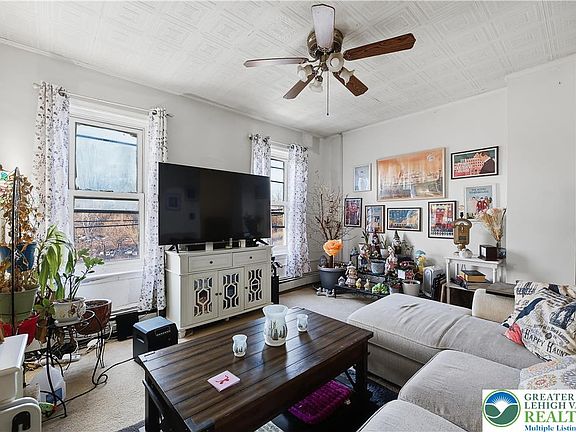 4th image of 530 Auburn St