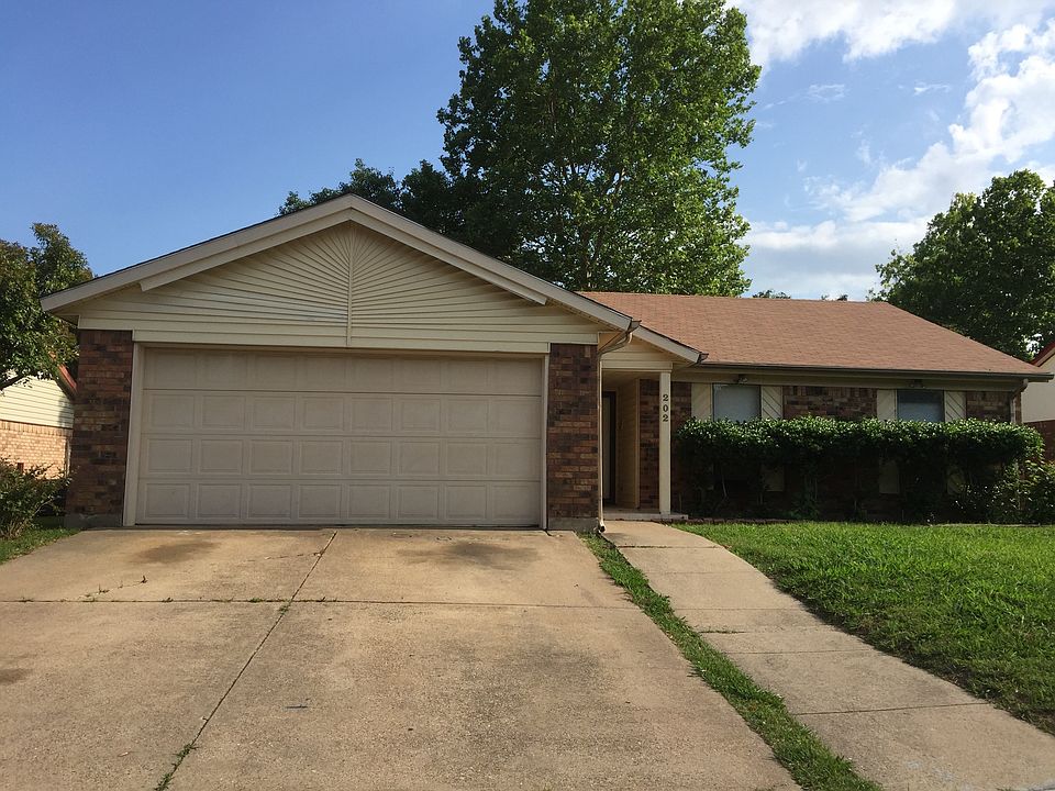 1st image of 202 Juniper Dr