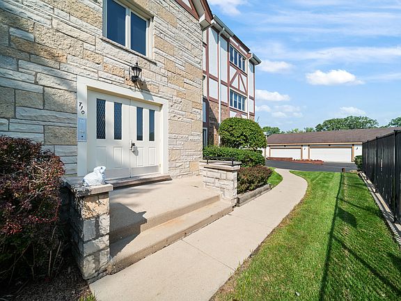 2nd image of 710 Ballantrae Dr APT B