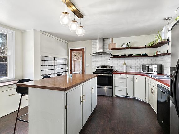 5th image of 702 4th St SW