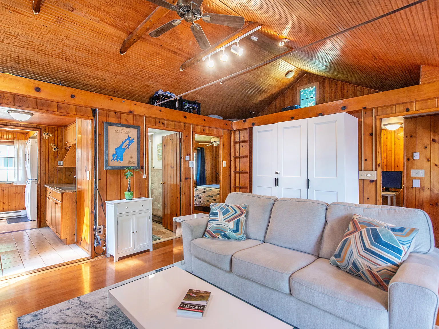 2 bed, 1.0 bath, $3,000 — Photo 4