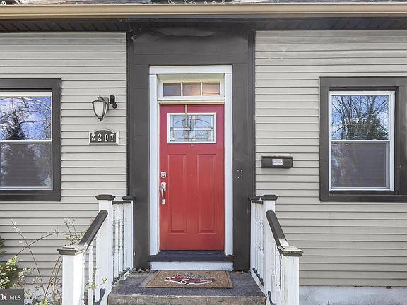 3rd image of 2207 Woodbourne Ave