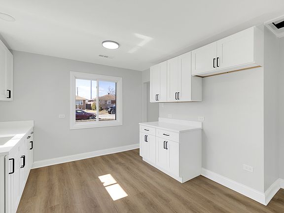 4th image of 1255 Mackinaw Ave