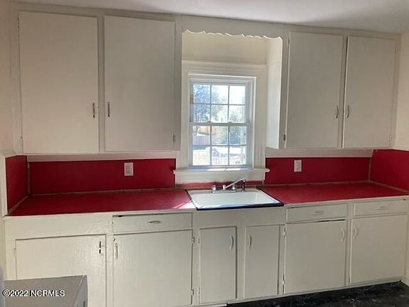 3rd image of 1711 Lincoln Dr