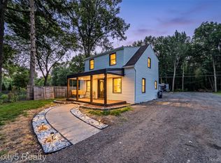 26097 Belledale St, Taylor, MI 48180