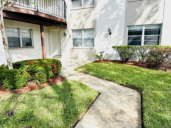 2nd image of 119 Windtree Ln #119O
