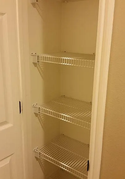 208 S 1050 W — Photo 9