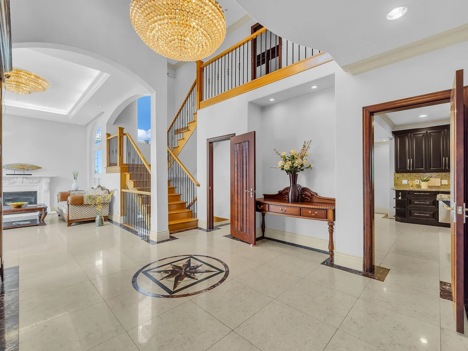 6 bed, 4434 sqft, $6,500 — Photo 2