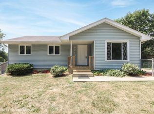 8210 Crestview Dr, Des Moines, IA 50320