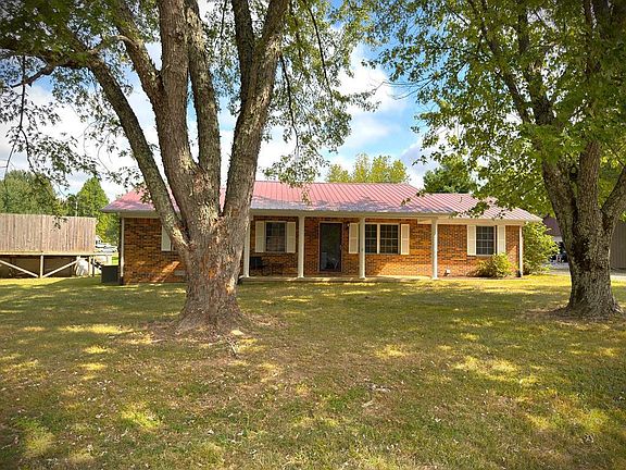 3rd image of 212 Austin Cir