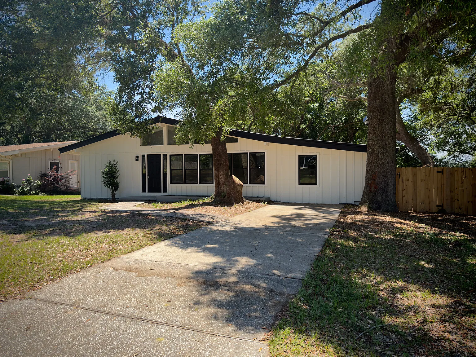 5 bed, 1556 sqft, $2,100 — Photo 3