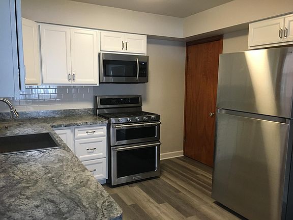 2nd image of 5870 N Elston Ave