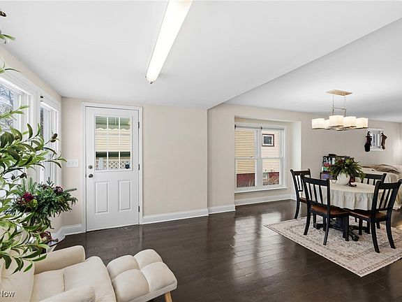 5th image of 1551 Orchard Grove Ave