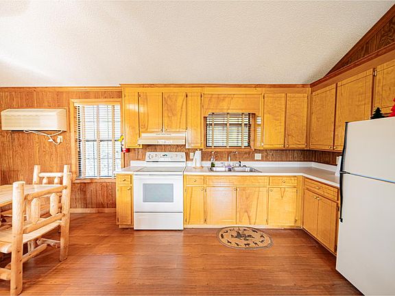 33rd image of 7837 Val Del Rd