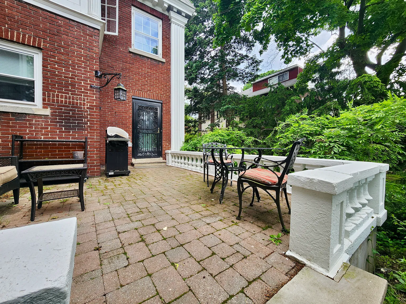 2 bed, 1000 sqft, $2,145 — Photo 2