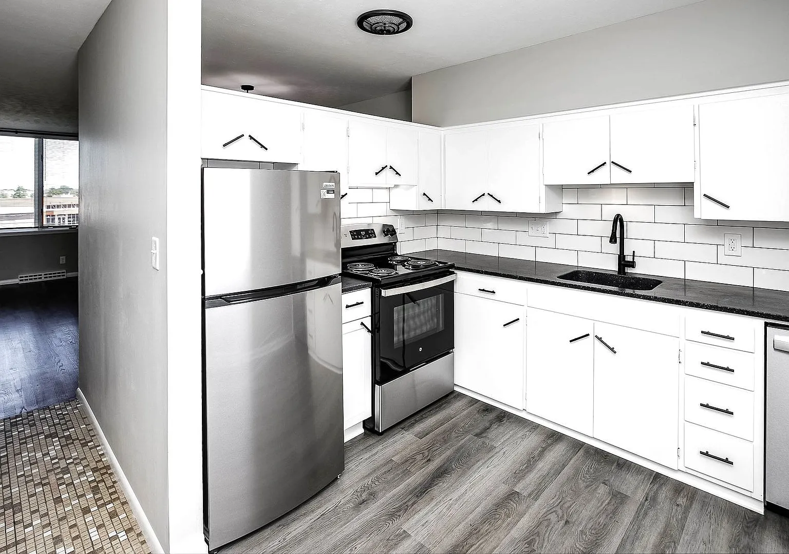 Spacious 2-Bed and 1-Bath Apartment in Millard! — Photo 1