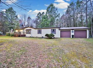 140 Sand Spring Dr, Greentown, PA 18426