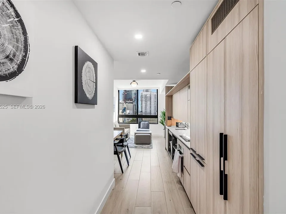 225 N Miami Ave #1005