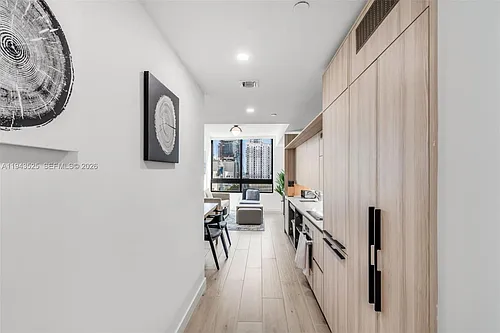 225 N Miami Ave #1005 Photo 1