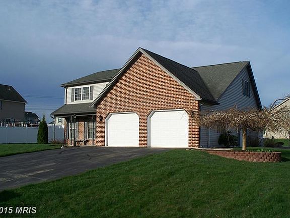 3rd image of 193 N Blackberry Ln