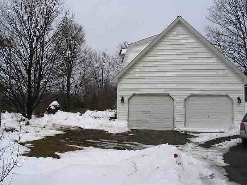 2nd image of 5 HARRIS Drive