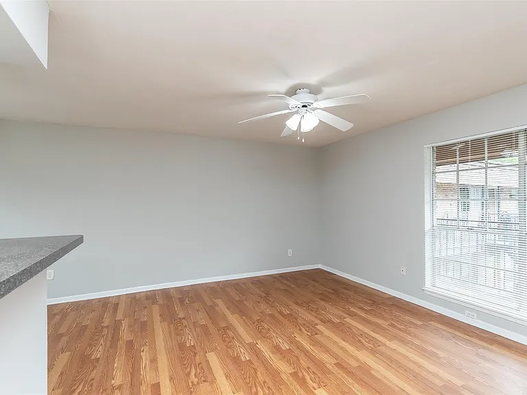 425 Emerson St #13 — Photo 10