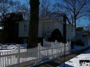 525 Hicksville Rd, Massapequa, NY 11758