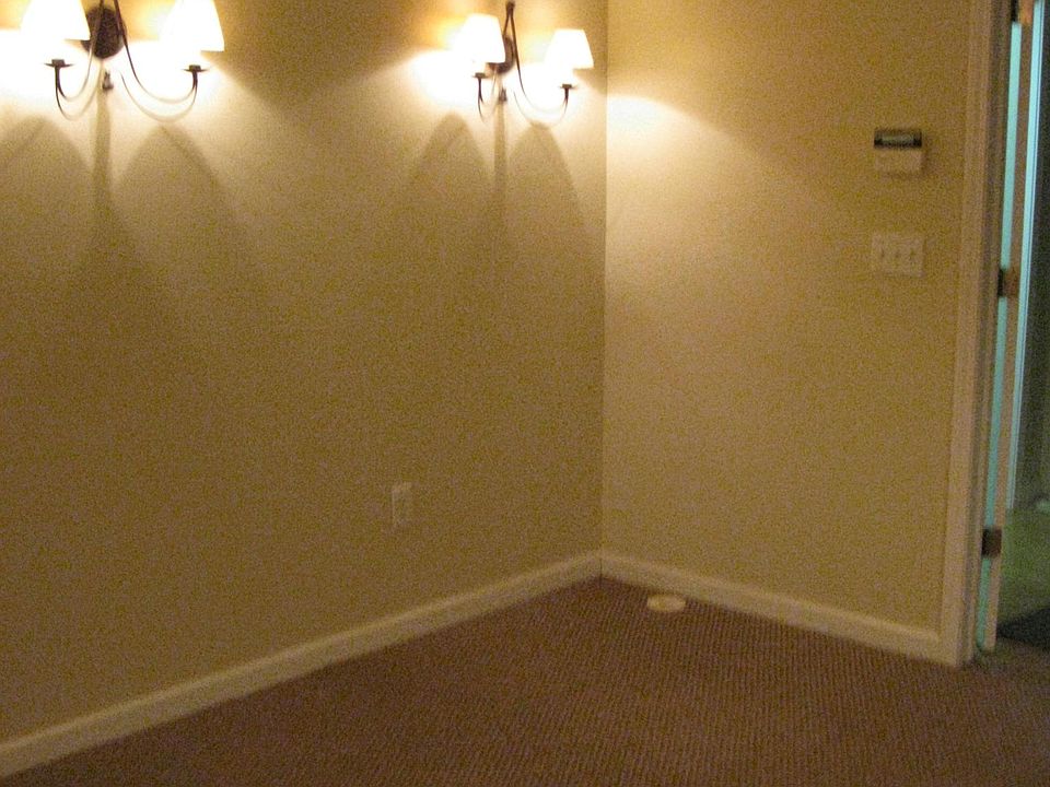 1st image of 525 Maple Ave APT 8