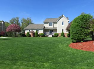 10212 Covington Dr, Brighton, MI
