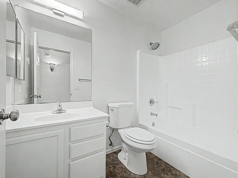 930 E Harwell Rd — Photo 13