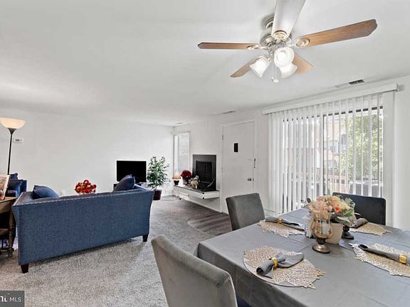 4th image of 1000 Warwick Ct
