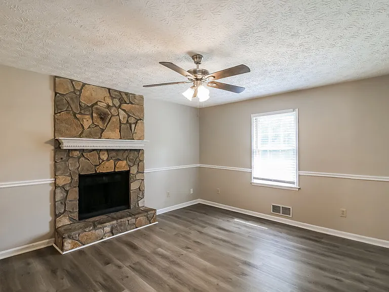 80 Belmont Park Ln — Photo 6