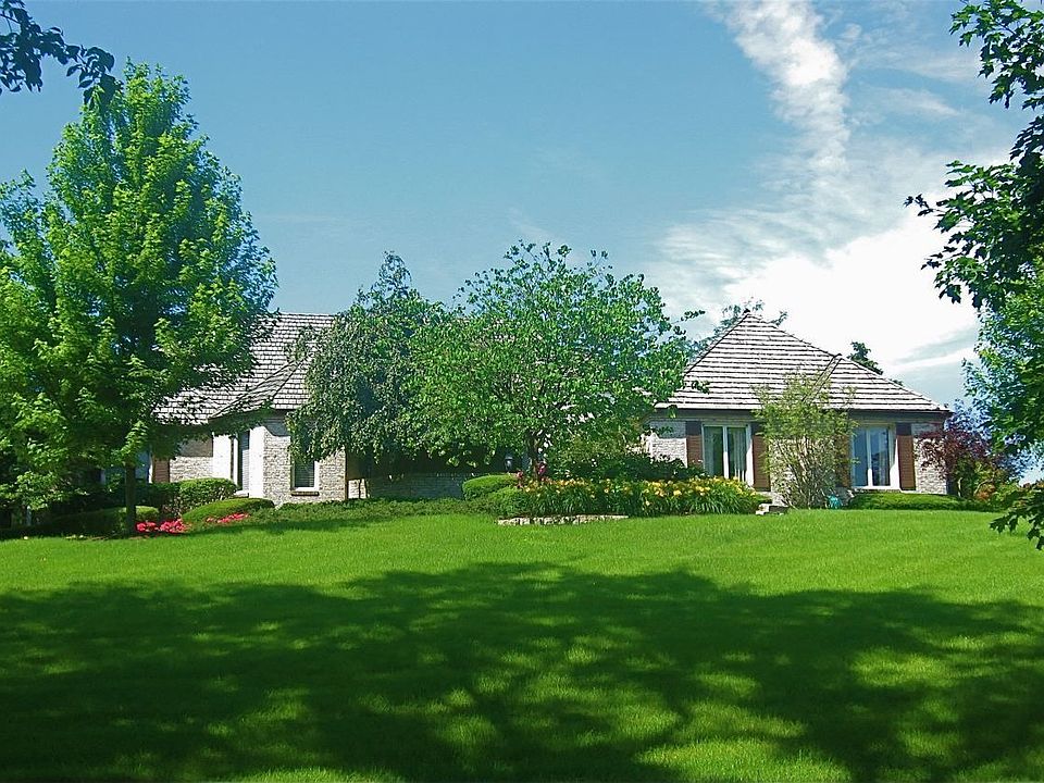 GORGEOUS FRONT OF HOME!