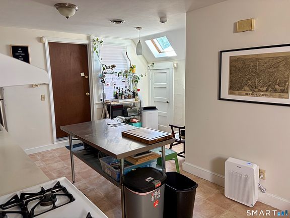 3rd image of 771 Orange St Floor 3