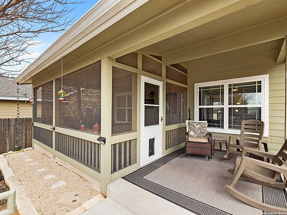 3rd image of 112 N Ivy Ln