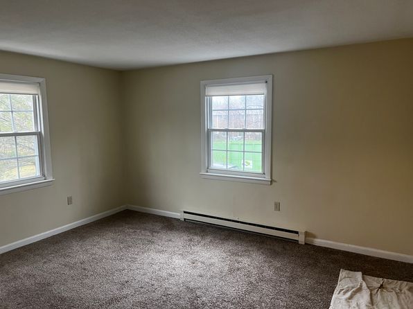 40 Dinan Dr APT 12, Gardner, MA 01440
