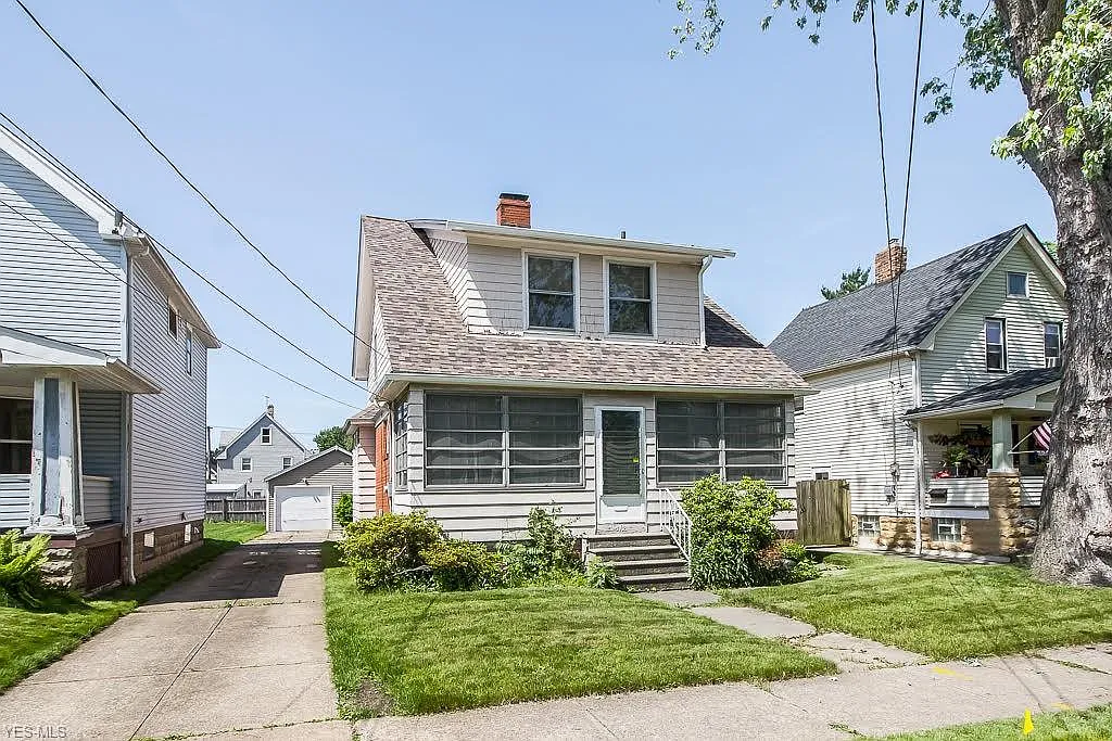 1918 Treadway Ave photo 1