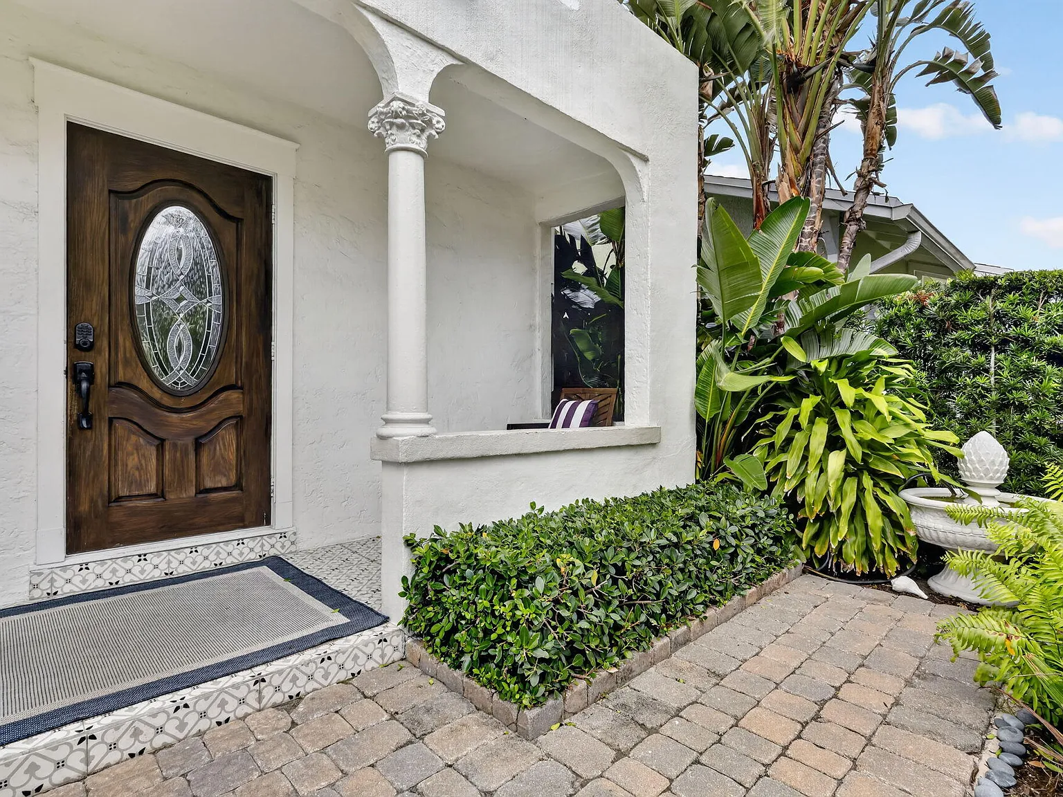 3 bed, 2.5 bath, 1643 sqft, $8,500 — Photo 3