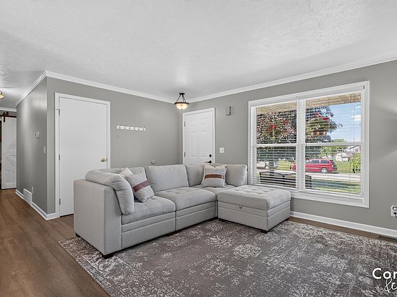 3rd image of 2146 E Maple Ct