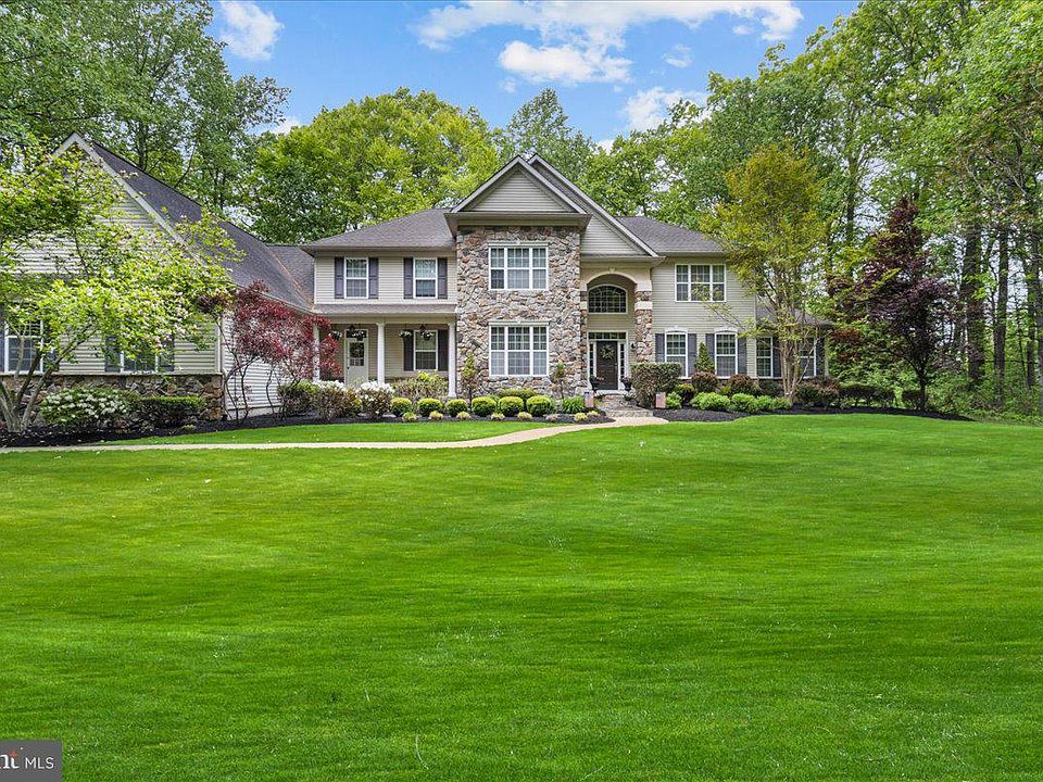 1st image of 17 Waterview Dr