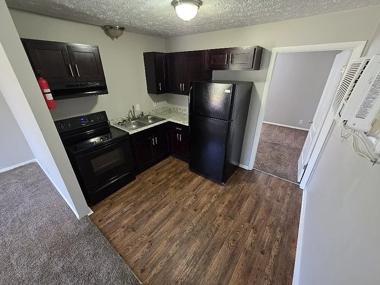 346 E Webster St — Photo 5
