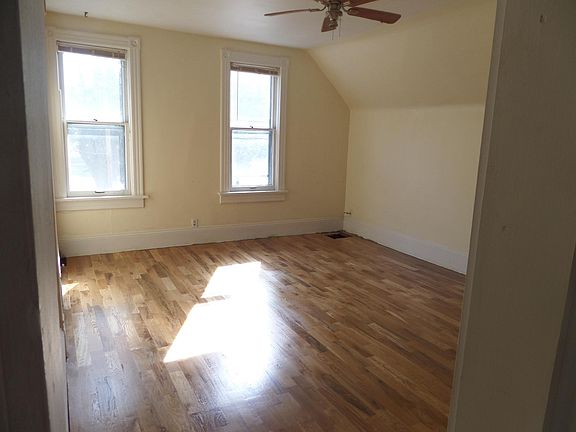 3rd image of 3581A S Kinnickinnic Ave