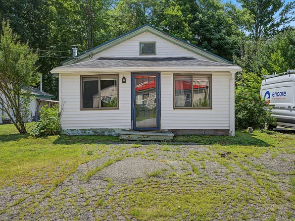 51 High St, Epping, NH 03042