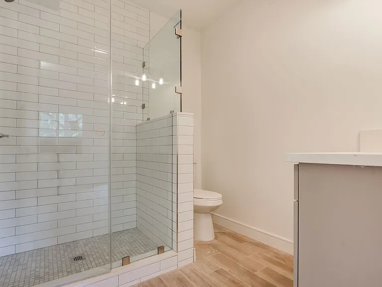 2042 N Alvarado St — Photo 17