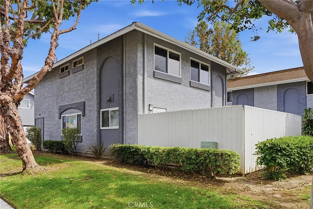 Building Photo - 9582 Pettswood Dr