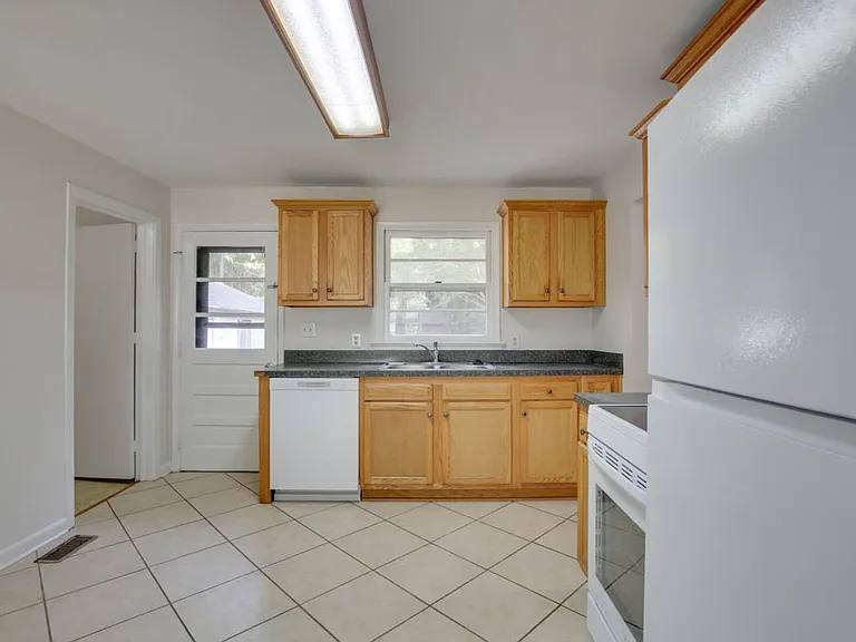 106 Woodhaven Rd — Photo 10