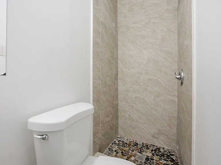 2822 Salisbury St — Photo 37
